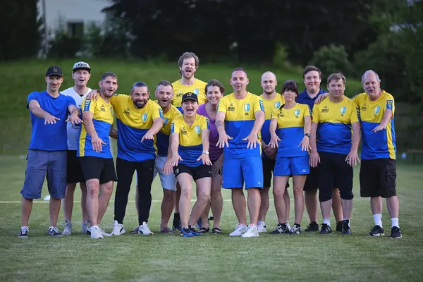 Gruppenfoto mit fast allen gut aufgelegten Trainern