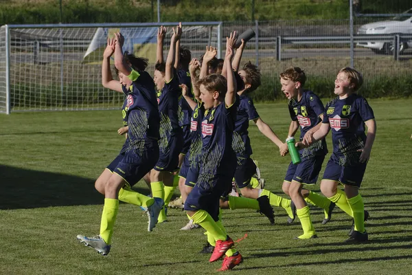 Die U13B feiert den 3:2-Sieg gegen Mariahilf