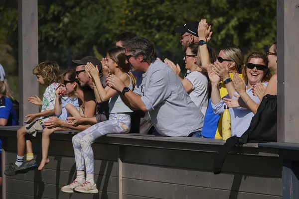 Mauerbacher Fans auf dem Gablitzer Sportplatz