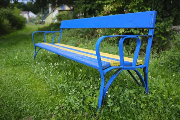 Zuschauerbank in SCM-Farben