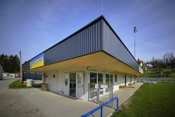 Eine Totale des Vereinshauses